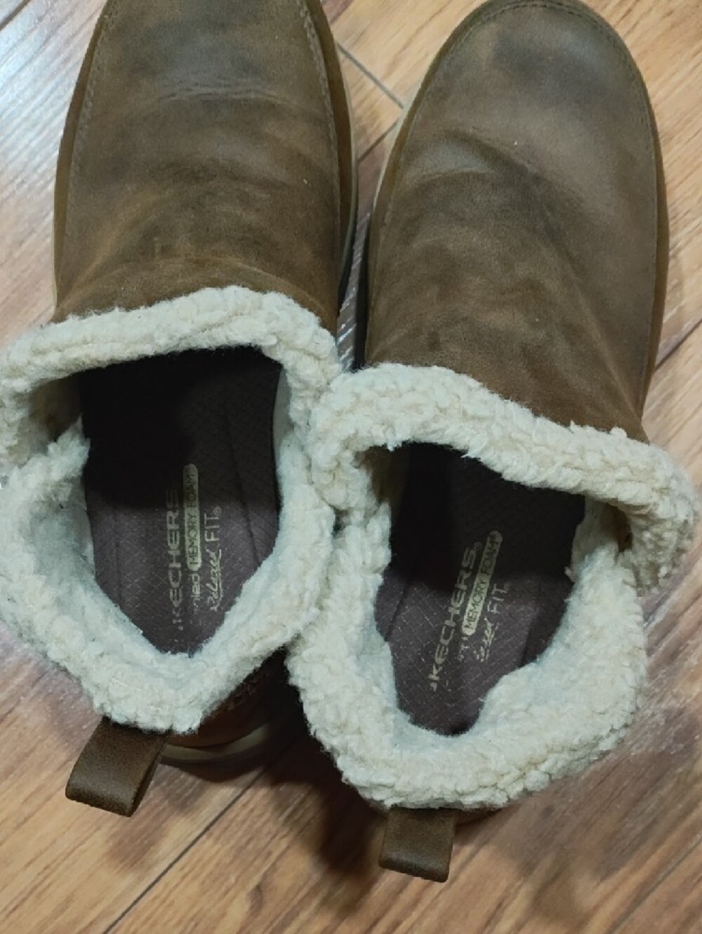 Skechers Women’s Brown Suede Sherpa-Lined Slip-On Boots - Picture 6 of 8